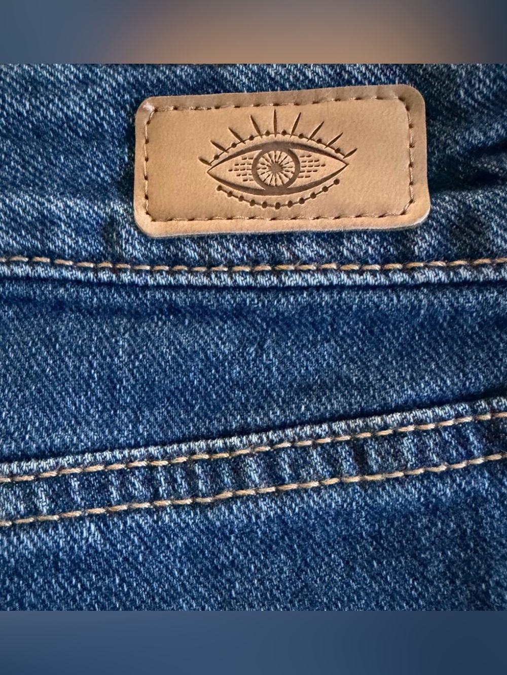 NWT SOFIA VERGARA Chi Dark Wash Mid Rise Cut Off Denim Jean Shorts Size 16 - Picture 7 of 11